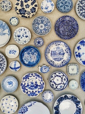 Royal delft porcelain is one of the grand things to see in Delft.